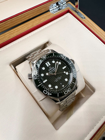 Omega Seamaster Diver 300M Co-Axial Master Chronometer 42 mm 210.30.42.20.10.001