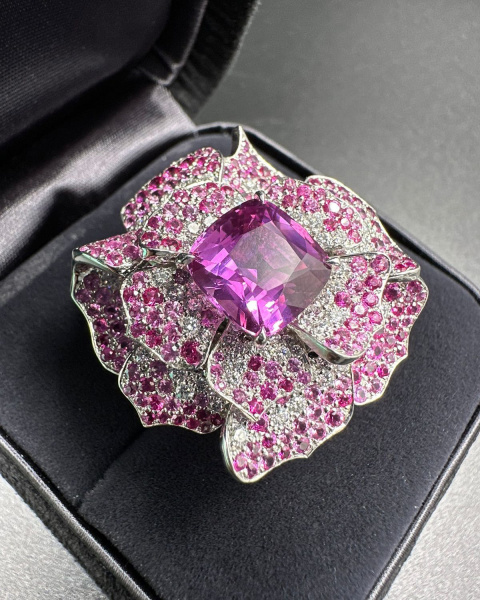 Кольцо Tiffany & Co. Flower Pink Sapphire and Diamond Ring