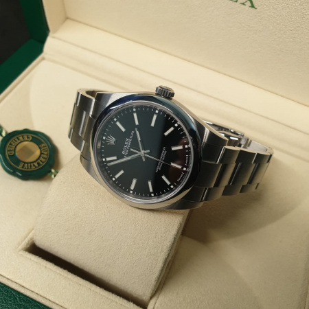 Rolex Oyster Perpetual 39 mm 114300