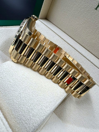 Rolex Day-Date 40 mm 228238