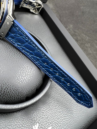 Hublot Classic Fusion Titanium Blue 33 mm 581.NX.7170.LR.1104
