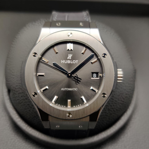 Hublot Classic Fusion Titanium Racing Grey 38 mm 565.NX.7071.LR