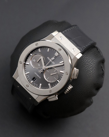 Hublot Classic Fusion Chronograph Titanium Racing Grey 42 mm 541.NX.7070.LR