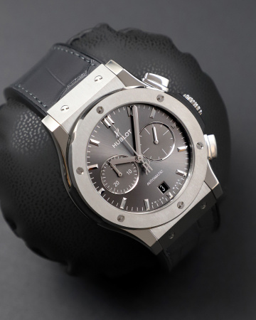 Hublot Classic Fusion Chronograph Titanium Racing Grey 42 mm 541.NX.7070.LR