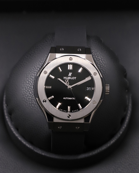 Hublot Classic Fusion Titanium 38 mm 565.NX.1470.RX