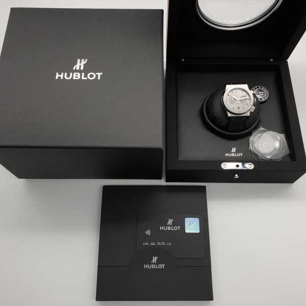 Hublot Classic Fusion Chronograph Titanium Racing Grey 42 mm 541.NX.7070.LR