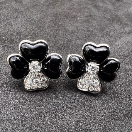 Серьги Van Cleef & Arpels Flora Cosmos VCARO5BW00