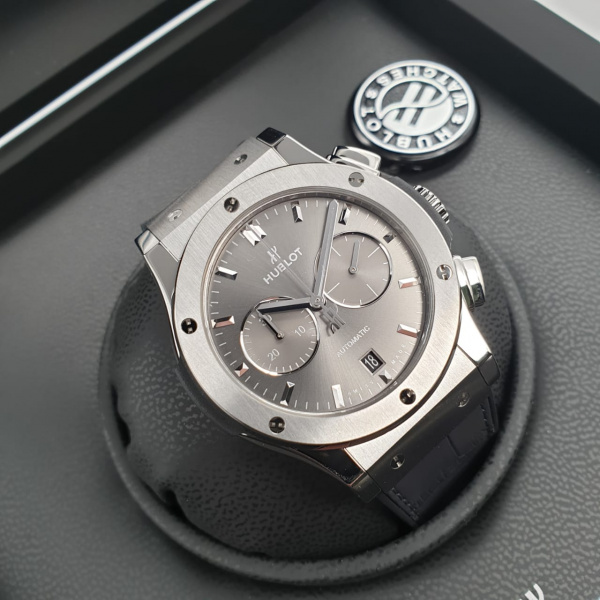 Hublot Classic Fusion Chronograph Titanium Racing Grey 42 mm 541.NX.7070.LR