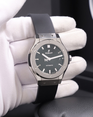Hublot Classic Fusion Titanium 38 mm 565.NX.1470.RX