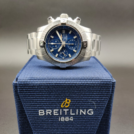 Breitling Avenger Chronograph 43 mm A13385101C1A1