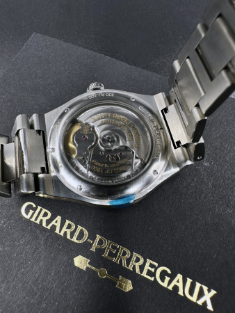 Girard Perregaux Laureato 42 mm 81010-11-3153-1CM