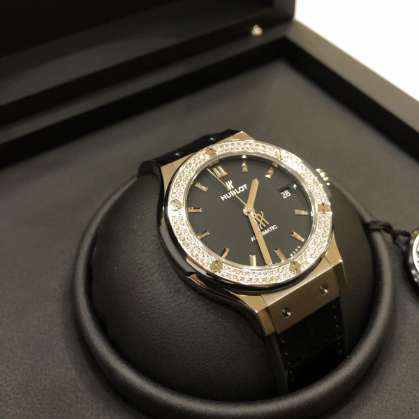 Hublot Classic Fusion Titanium Diamonds 38 mm