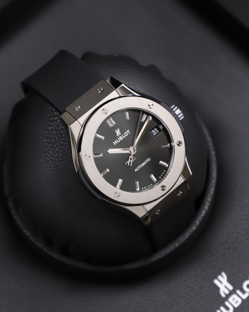 Hublot Classic Fusion Titanium 38 mm 565.NX.1470.RX