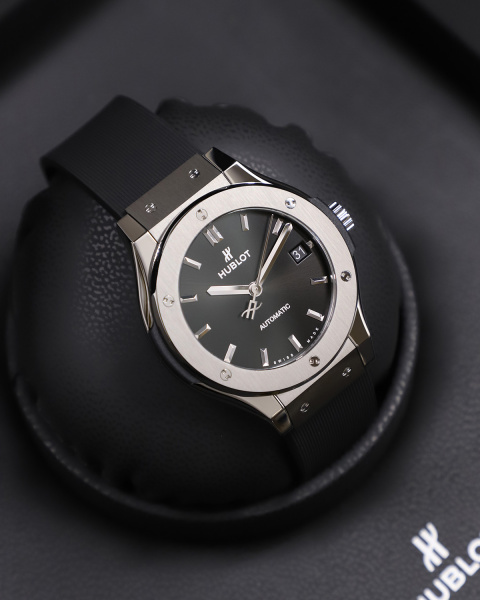 Hublot Classic Fusion Titanium 38 mm 565.NX.1470.RX