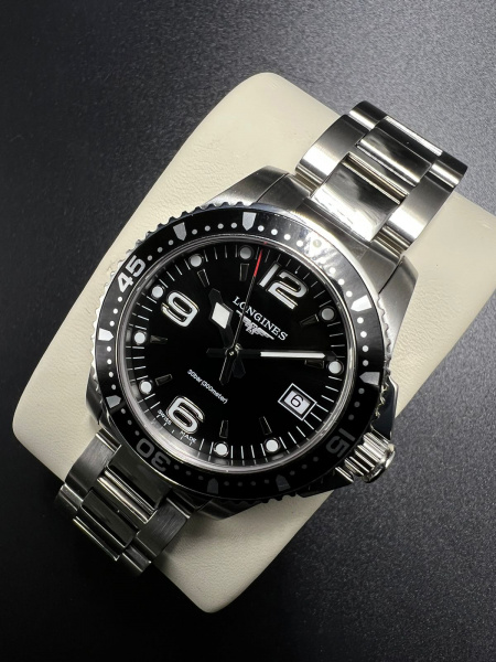 Longines HydroConquest 34 mm L3.340.4.56.6