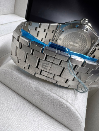 Maurice Lacroix Aikon Venturer 38 mm AI6057-SSL52-630-1
