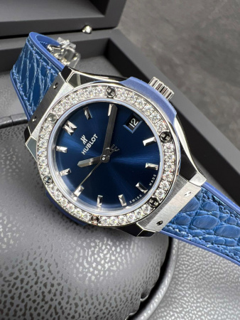 Hublot Classic Fusion Titanium Blue 33 mm 581.NX.7170.LR.1104