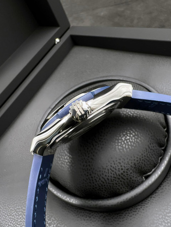 Hublot Classic Fusion Titanium Blue 33 mm 581.NX.7170.LR.1104