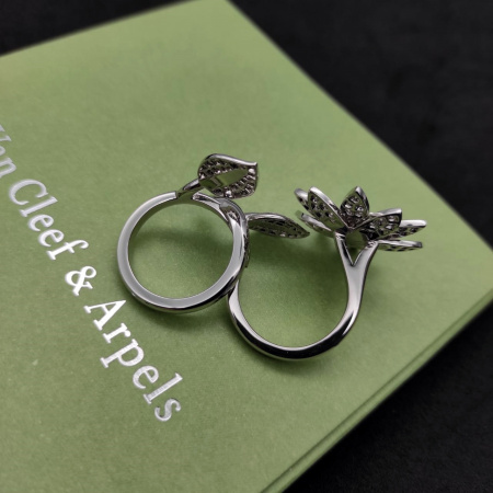 Кольцо Van Cleef & Arpels Flora Lotus VCARP1ND00