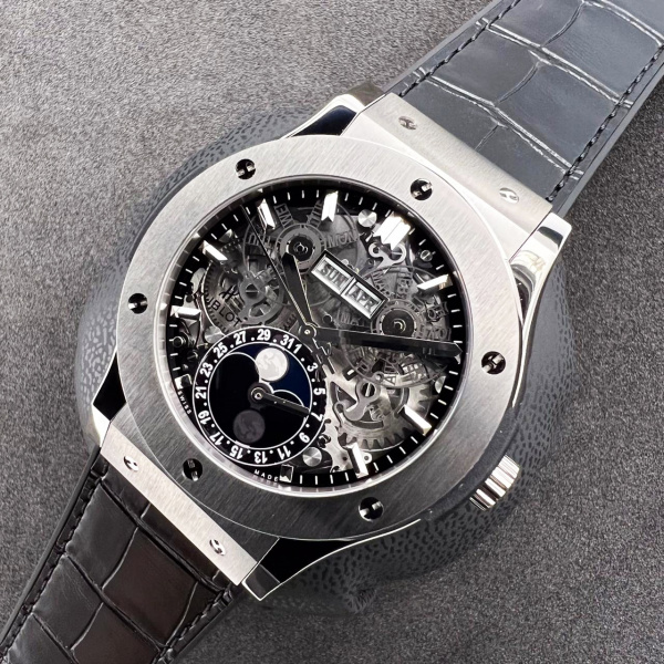 Hublot Classic Fusion Aerofusion Moonphase Titanium 45 mm 517.NX.0170.LR