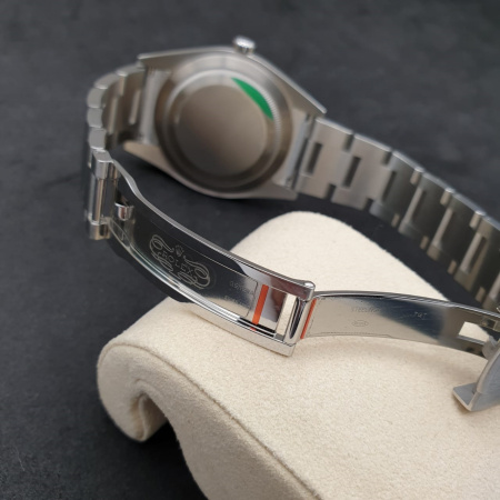 Rolex Oyster Perpetual 39 mm 114300