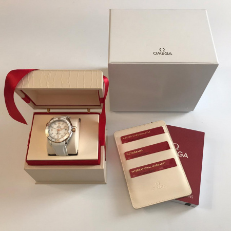 Omega Seamaster Planet Ocean 600M Co-Axial Master Chronometer 39.5 mm 215.23.40.20.04.001