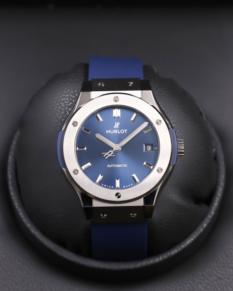 Hublot Classic Fusion Titanium Blue 38 mm 565.NX.7170.RX