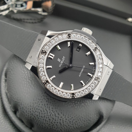 Hublot Classic Fusion Titanium 33 mm 582.NX.1170.RX.1204