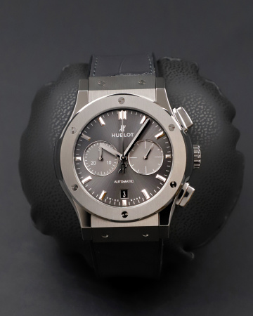 Hublot Classic Fusion Chronograph Titanium Racing Grey 42 mm 541.NX.7070.LR
