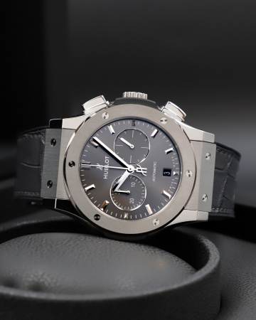 Hublot Classic Fusion Chronograph Titanium Racing Grey 42 mm 541.NX.7070.LR