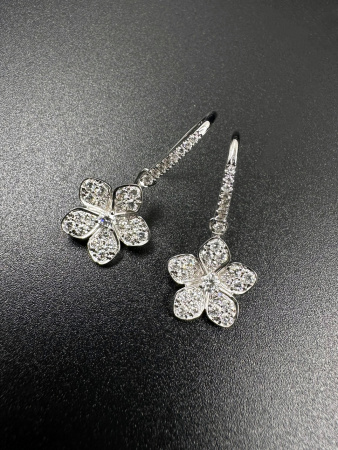 Серьги Graff Wild Flower Pave Diamond Earrings RGE1667