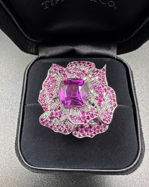 Кольцо Tiffany & Co. Flower Pink Sapphire and Diamond Ring