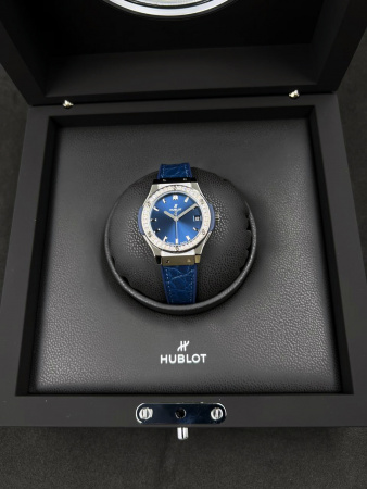 Hublot Classic Fusion Titanium Blue 33 mm 581.NX.7170.LR.1104
