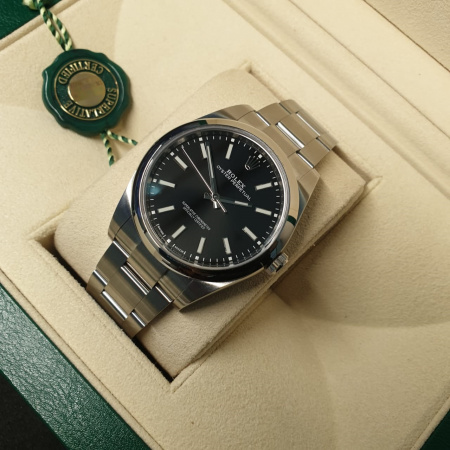 Rolex Oyster Perpetual 39 mm 114300