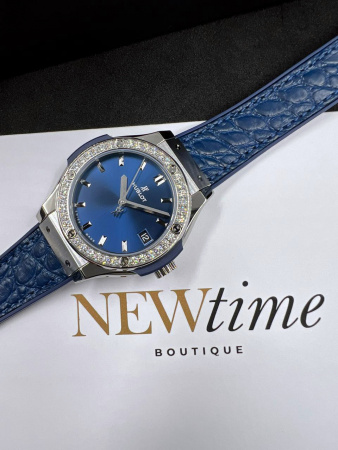 Hublot Classic Fusion Titanium Blue 33 mm 581.NX.7170.LR.1104
