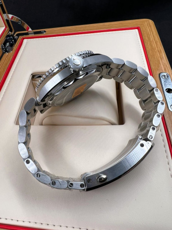 Omega Seamaster Planet Ocean 600m Co-Axial Master Chronometer 43.5 mm 215.30.44.21.01.002
