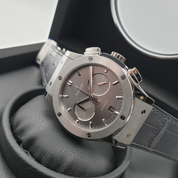 Hublot Classic Fusion Chronograph Titanium Racing Grey 42 mm 541.NX.7070.LR