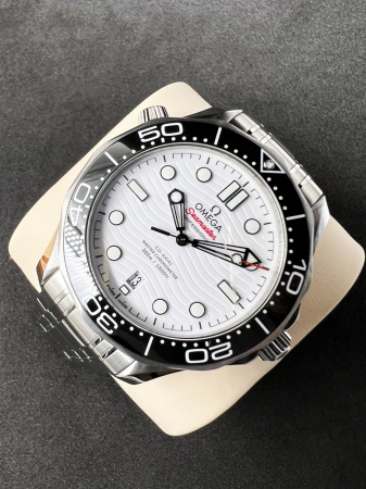 Omega Seamaster Diver 300M Co-Axial Master Chronometer 42 mm 210.30.42.20.04.001
