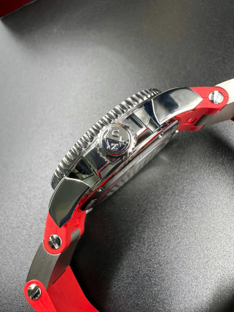 Ulysse Nardin Marine Diver Red 42,7 mm 263-33-3/96