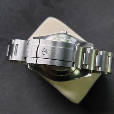 Rolex Oyster Perpetual 39 mm 114300