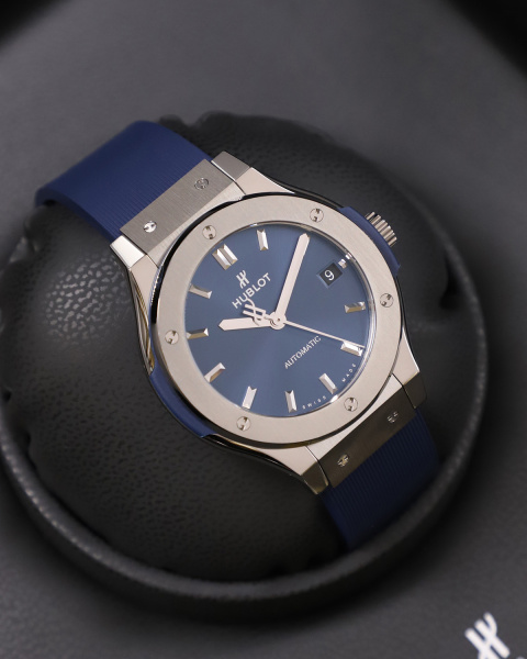 Hublot Classic Fusion Titanium Blue 38 mm 565.NX.7170.RX