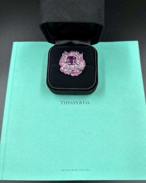 Кольцо Tiffany & Co. Flower Pink Sapphire and Diamond Ring