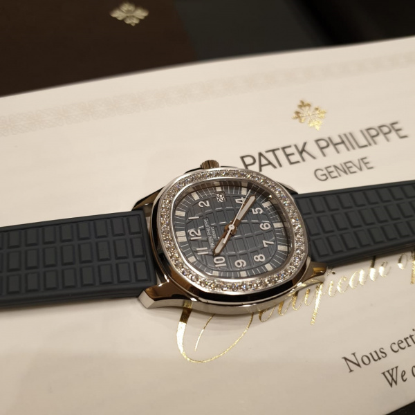 Patek Philippe Aquanaut Luce 35.6 mm 5067A-025