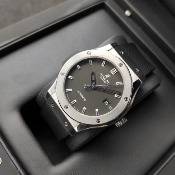 Hublot Classic Fusion Titanium 42 mm 542.NX.1170.RX